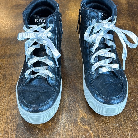 Sketchers - Picture 5 of 16